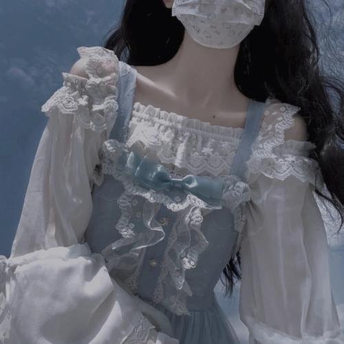 色肉毒蝎女